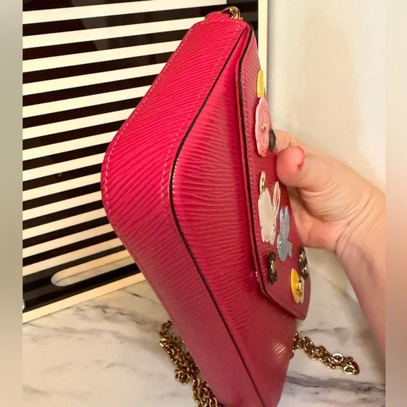 Louis Vuitton Limited Edition Felicie Pochette in Hot Pink Epi leather - Picture 11 of 17